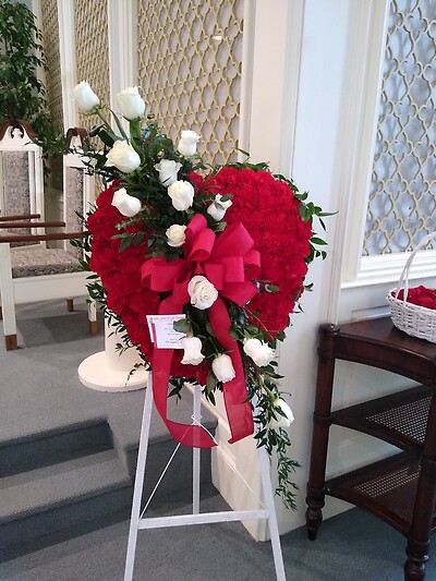 Red Solid Standing Heart with White Roses