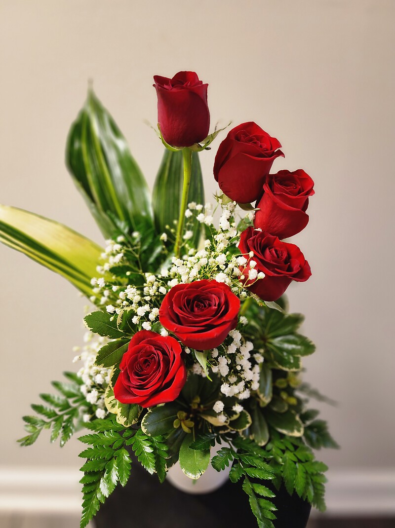 Half Dozen Cascade arranged by a florist in Pickens, SC Pickens